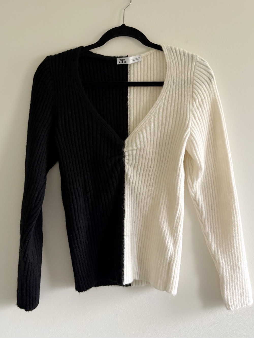 ZARA Black & White Split Ribbed V-Neck Sweater